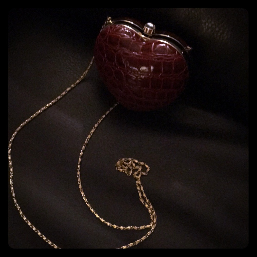 Sweet heart purse.. great for anytime wear